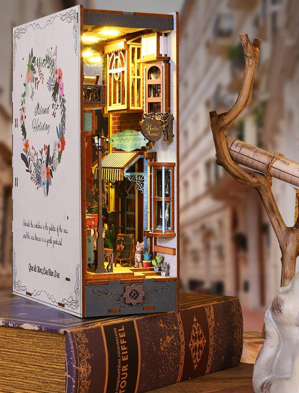 Whimsical Shelf™ - Crown Street